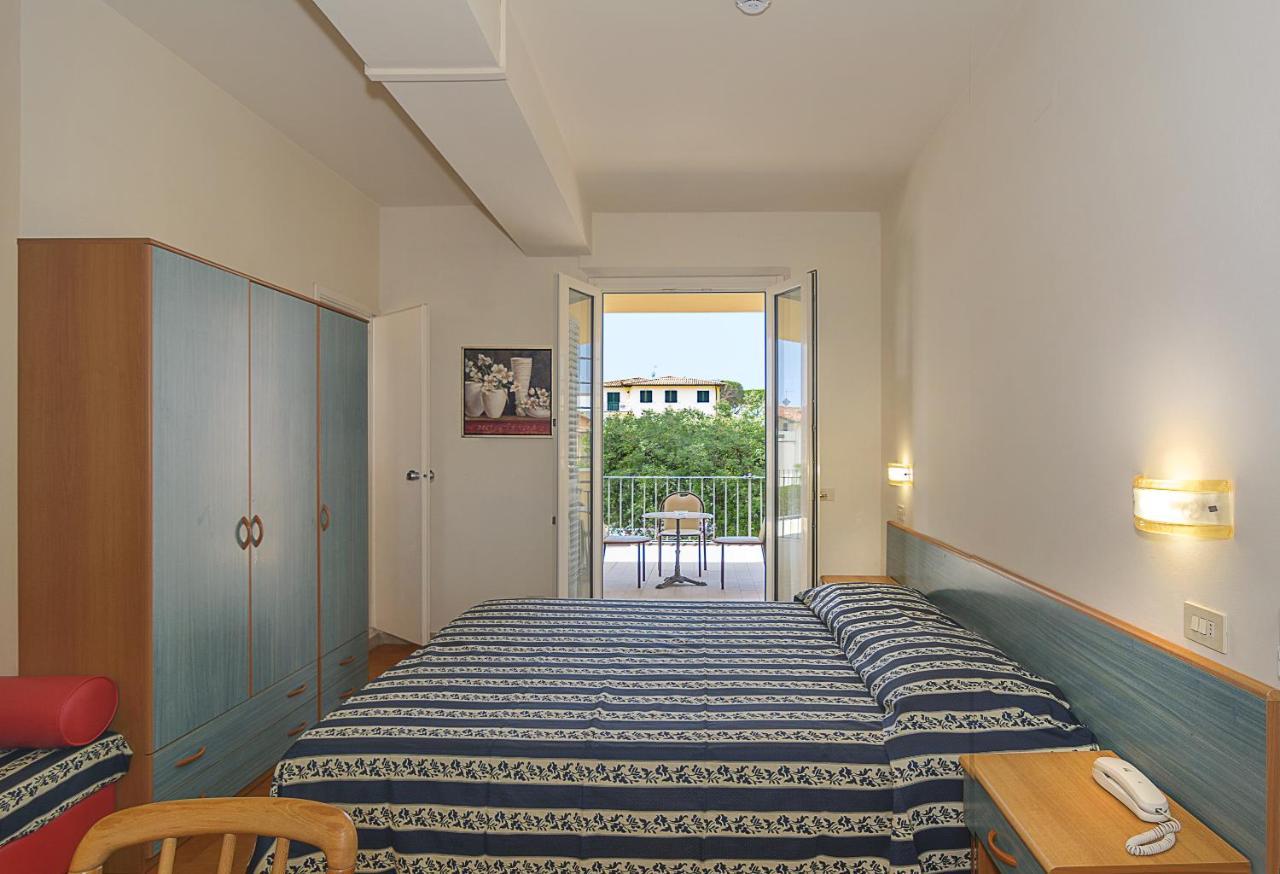Hotel Apuana Marina di Pietrasanta Exterior photo