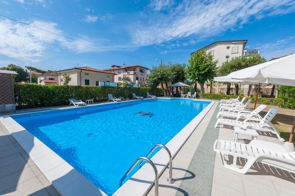 Hotel Apuana Marina di Pietrasanta Exterior photo